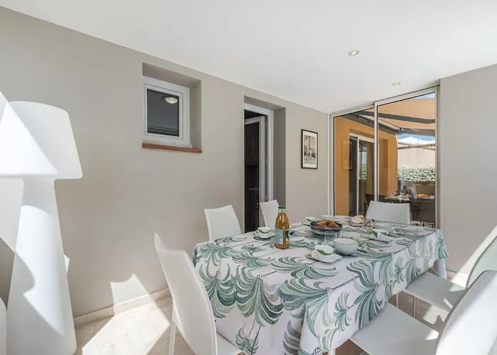 Hébergement de vacances Le Clos Du Murier By Interhome Cogolin